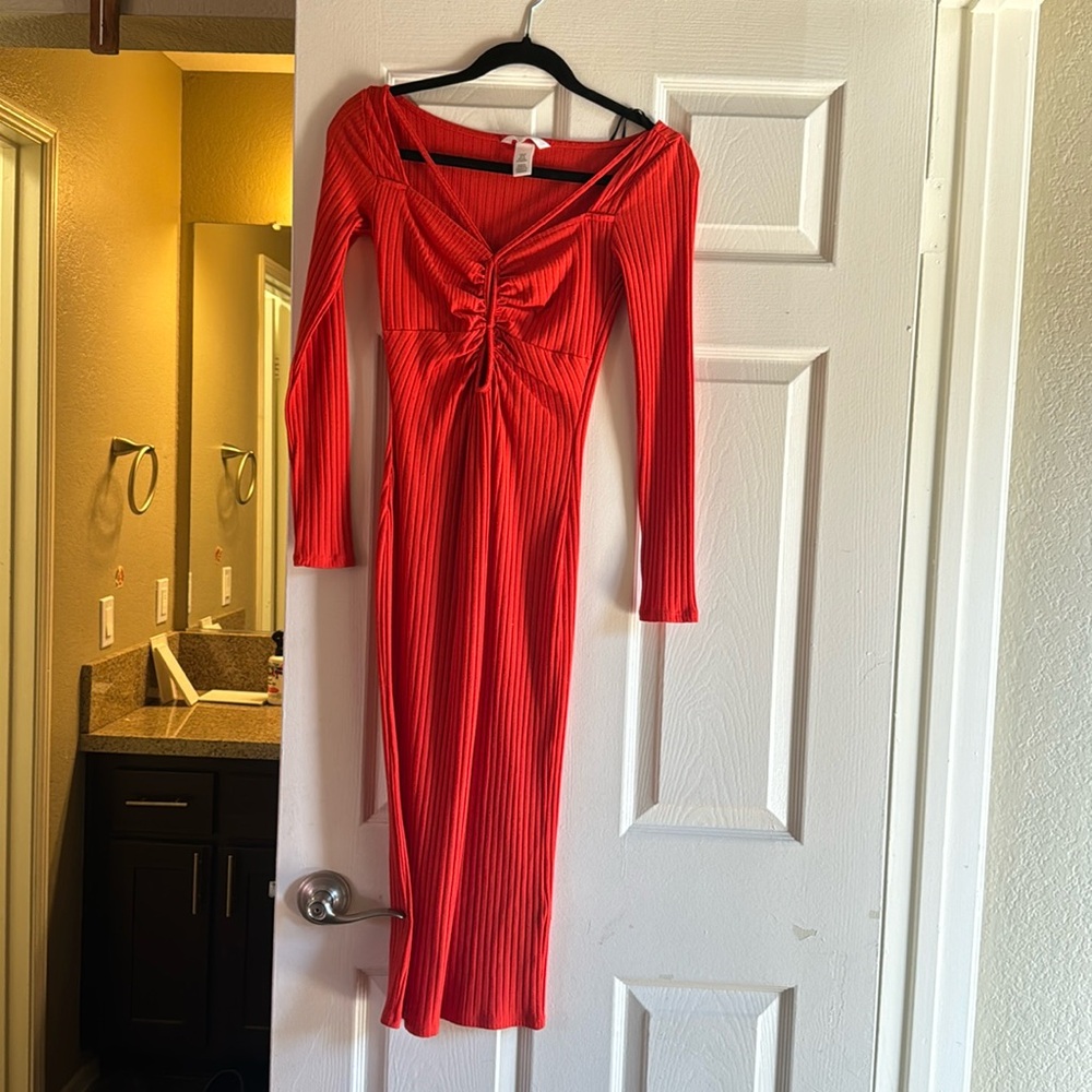 Long sleeve dress, fits skinny and very sexy